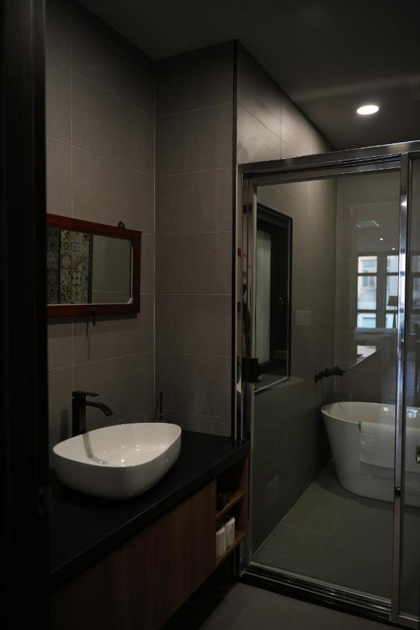 璿 旅 Syuan Hotel Tainan Luaran gambar
