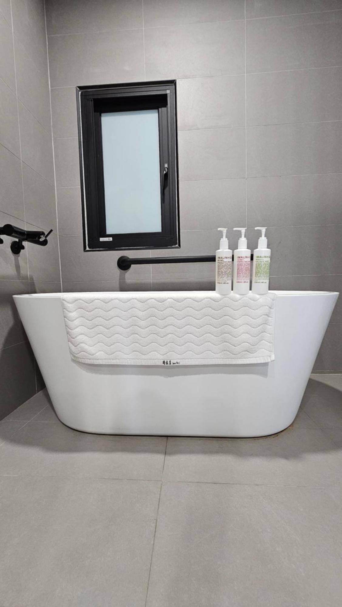 璿 旅 Syuan Hotel Tainan Luaran gambar